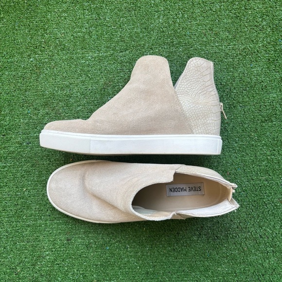 Steve Madden Women’s Leather Rubber Sole Booties Shoes Cream Size 9.5 - Picture 1 of 8